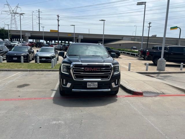 Used 2022 GMC Yukon XL SLT w/ SLT Premium Package RWD image 3