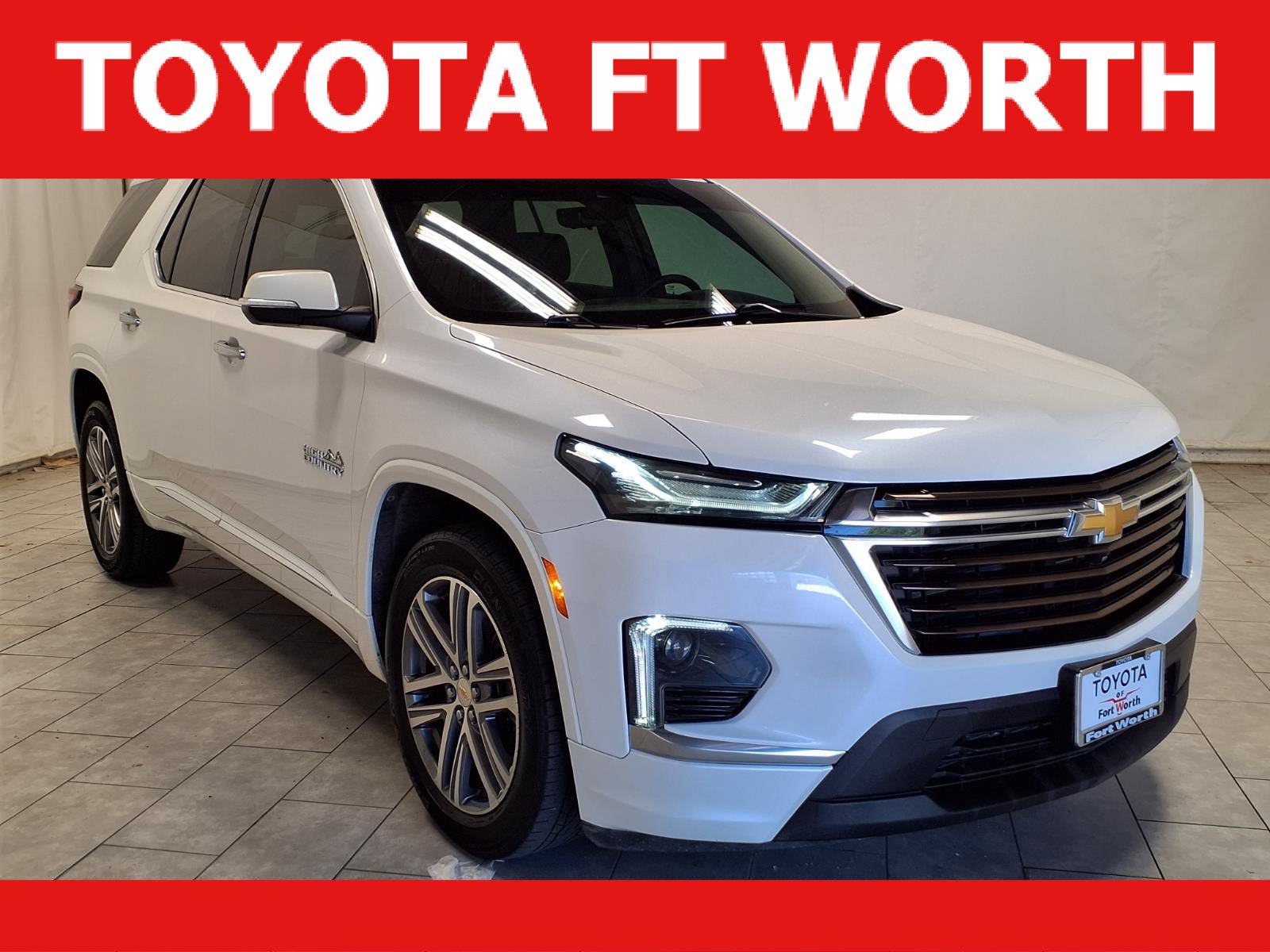 Used 2023 Chevrolet Traverse High Country FWD image 1