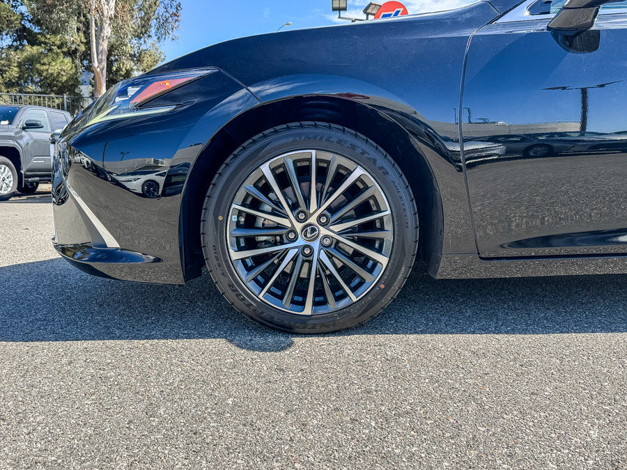 Used 2024 Lexus ES 300h w/ Premium Package FWD image 11