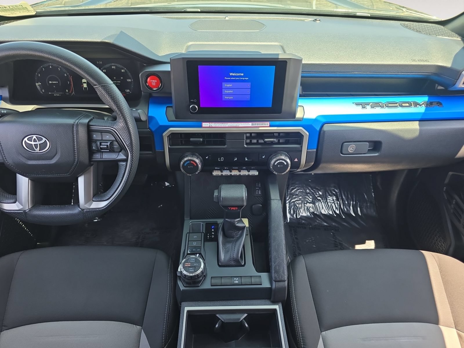 Certified 2025 Toyota Tacoma TRD Off-Road AWD/4WD image 10