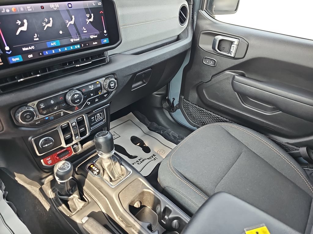 Used 2024 Jeep Wrangler Unlimited AWD/4WD image 23
