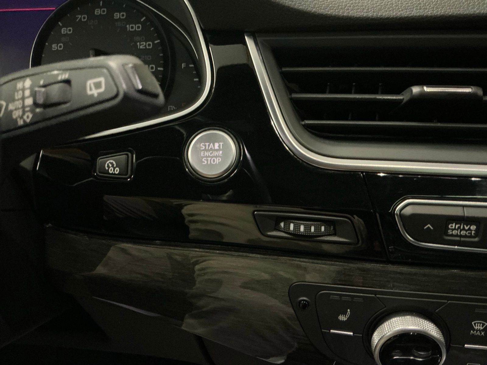 Used 2018 Audi Q7 3.0T Premium image 26