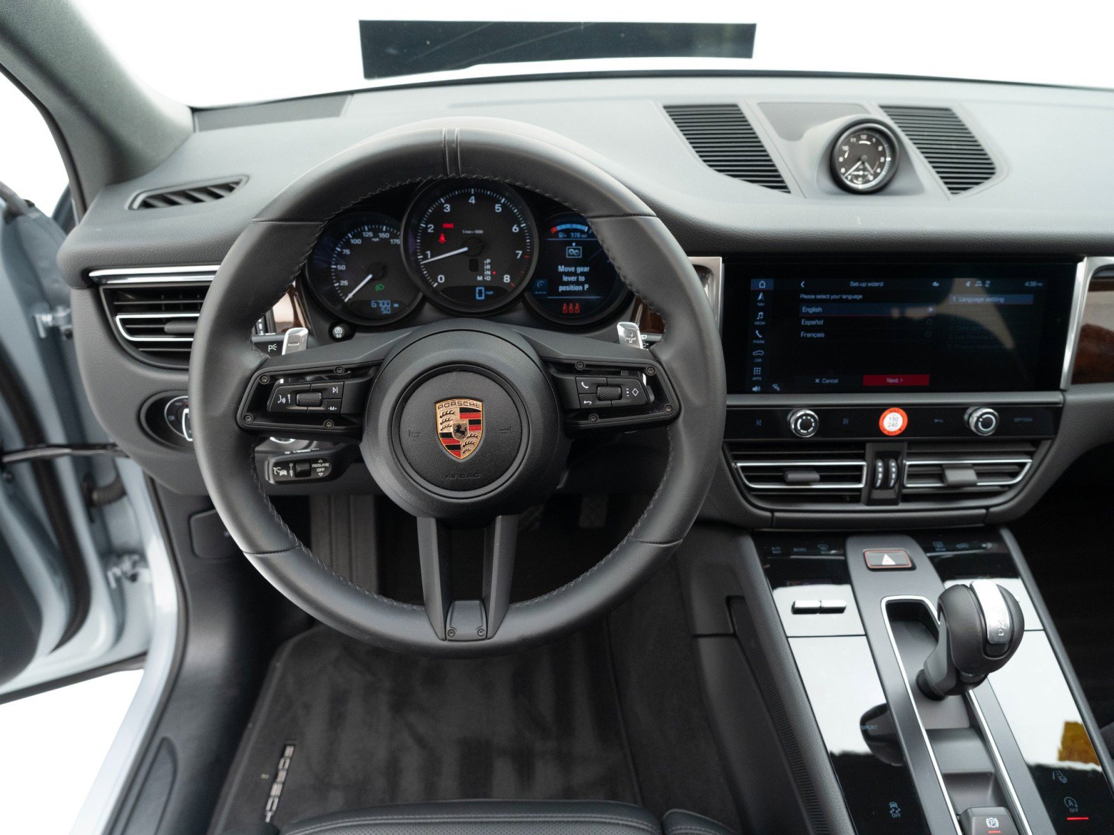 Certified 2025 Porsche Macan AWD/4WD image 31