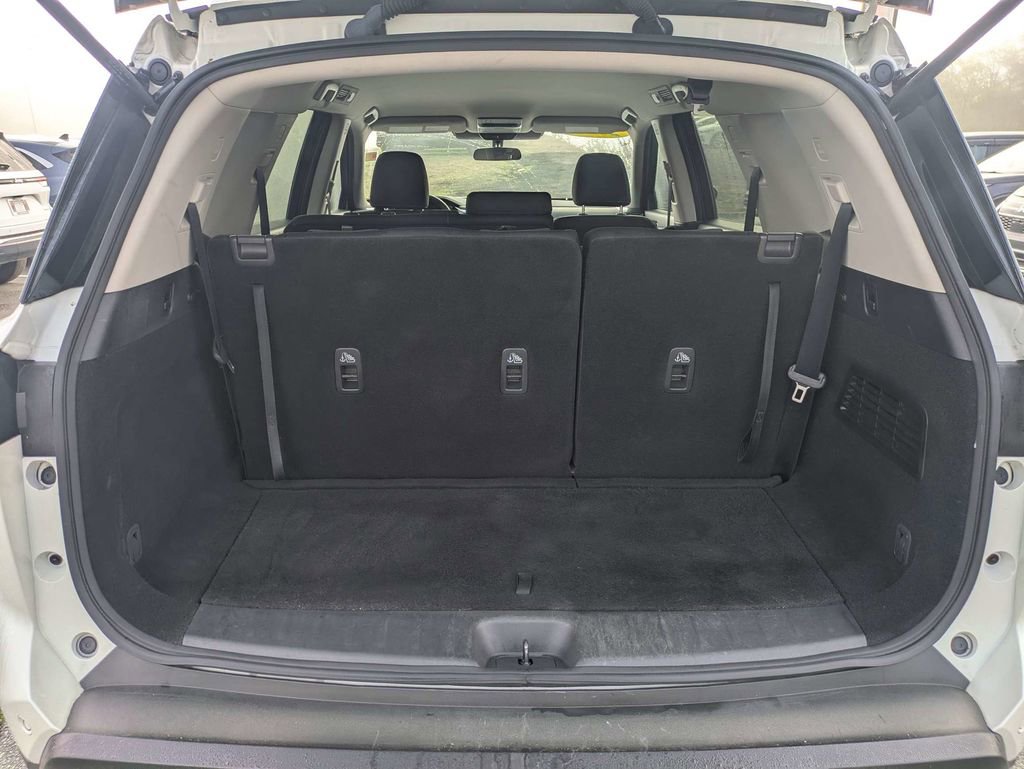 Used 2024 Nissan Pathfinder SV image 12