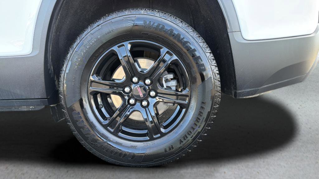 Used 2023 GMC Acadia AT4 w/ Technology Package image 15