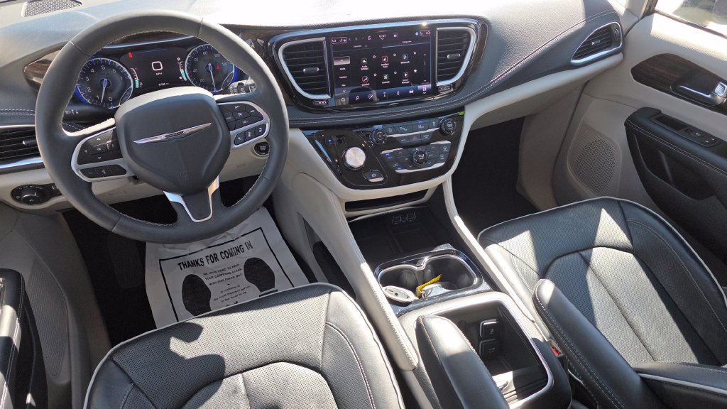 Used 2023 Chrysler Pacifica Limited FWD image 25