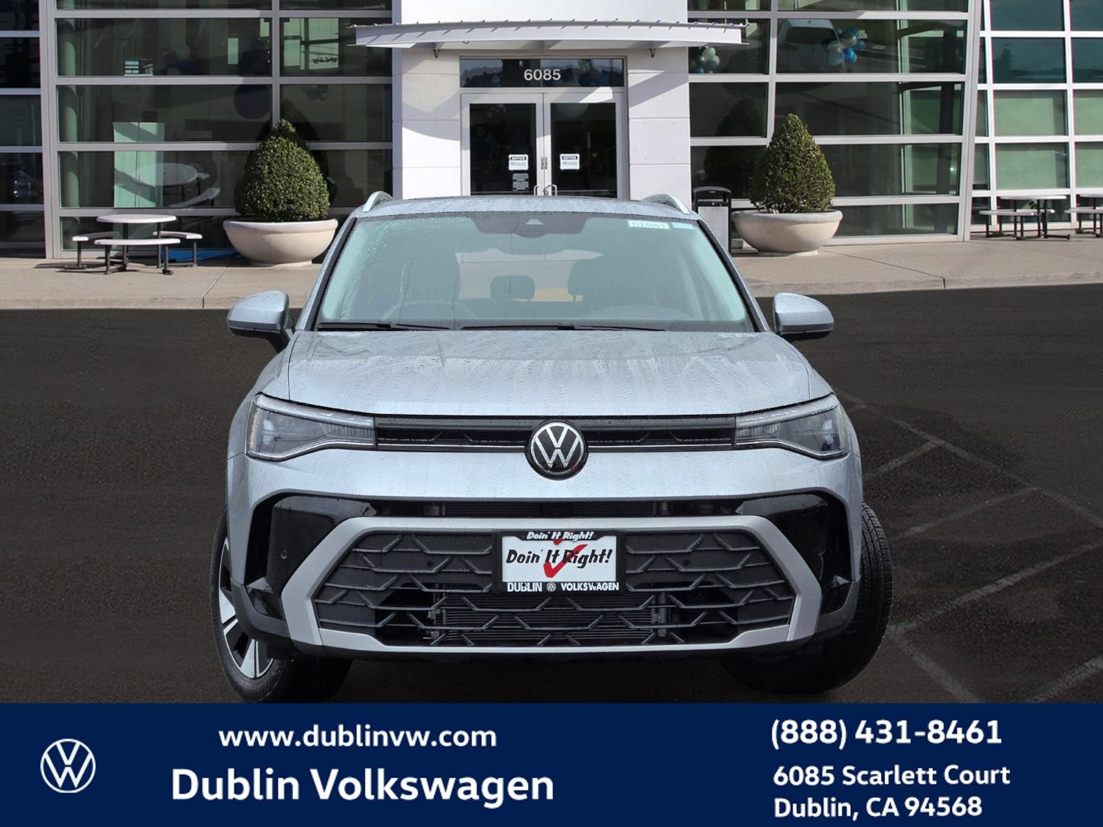 New 2025 Volkswagen Taos SE AWD/4WD image 2