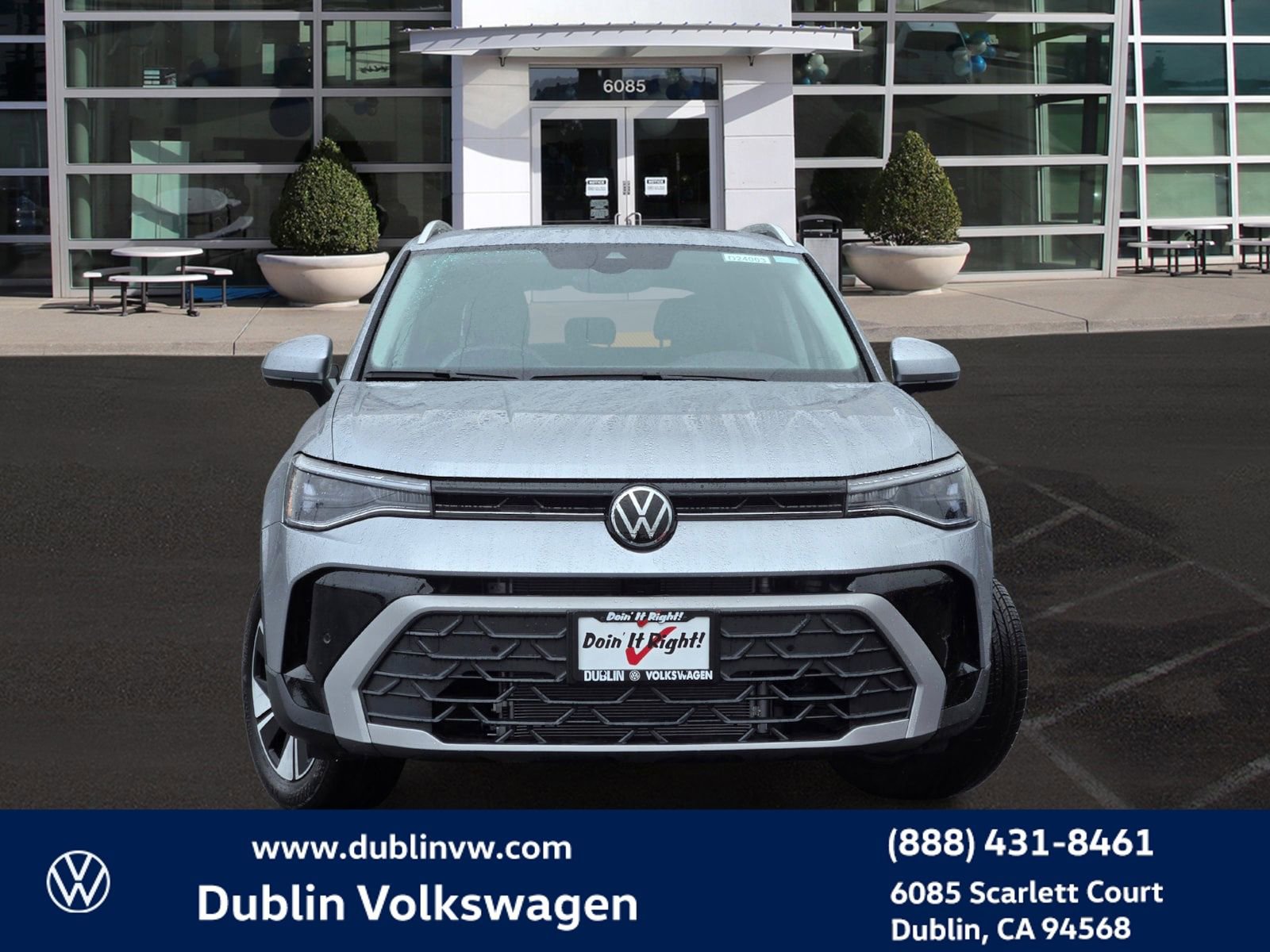 New 2025 Volkswagen Taos SE image 2