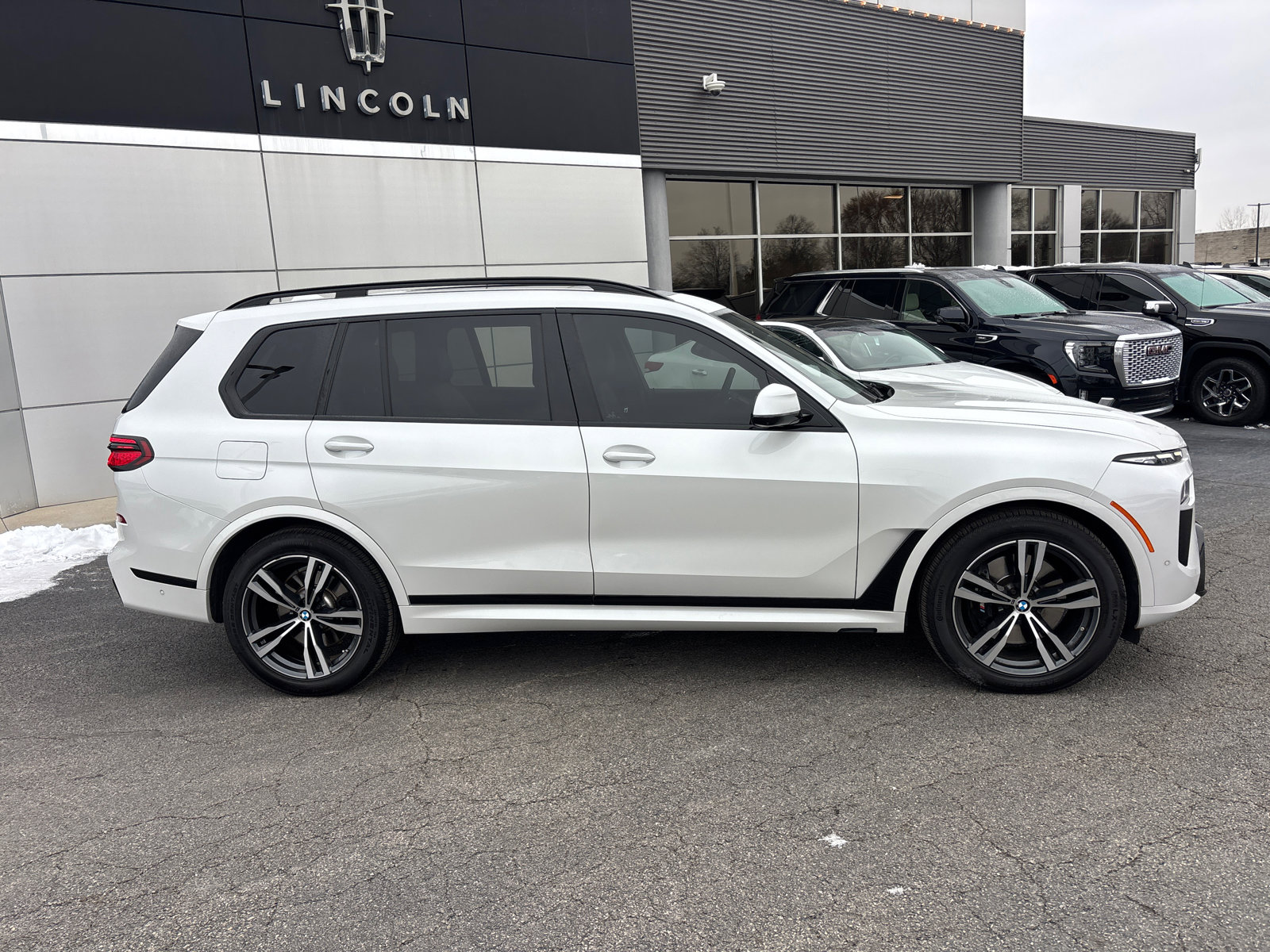 Used 2023 BMW X7 xDrive40i w/ M Sport Package image 8