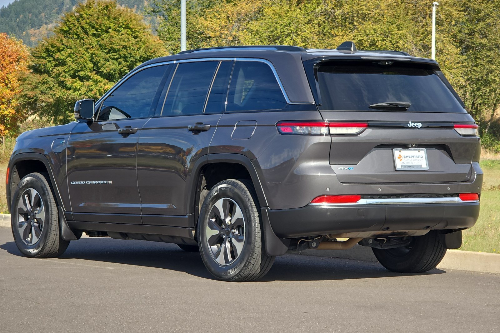 Used 2022 Jeep Grand Cherokee Limited 4xe w/ Luxury Tech Group II AWD/4WD image 5