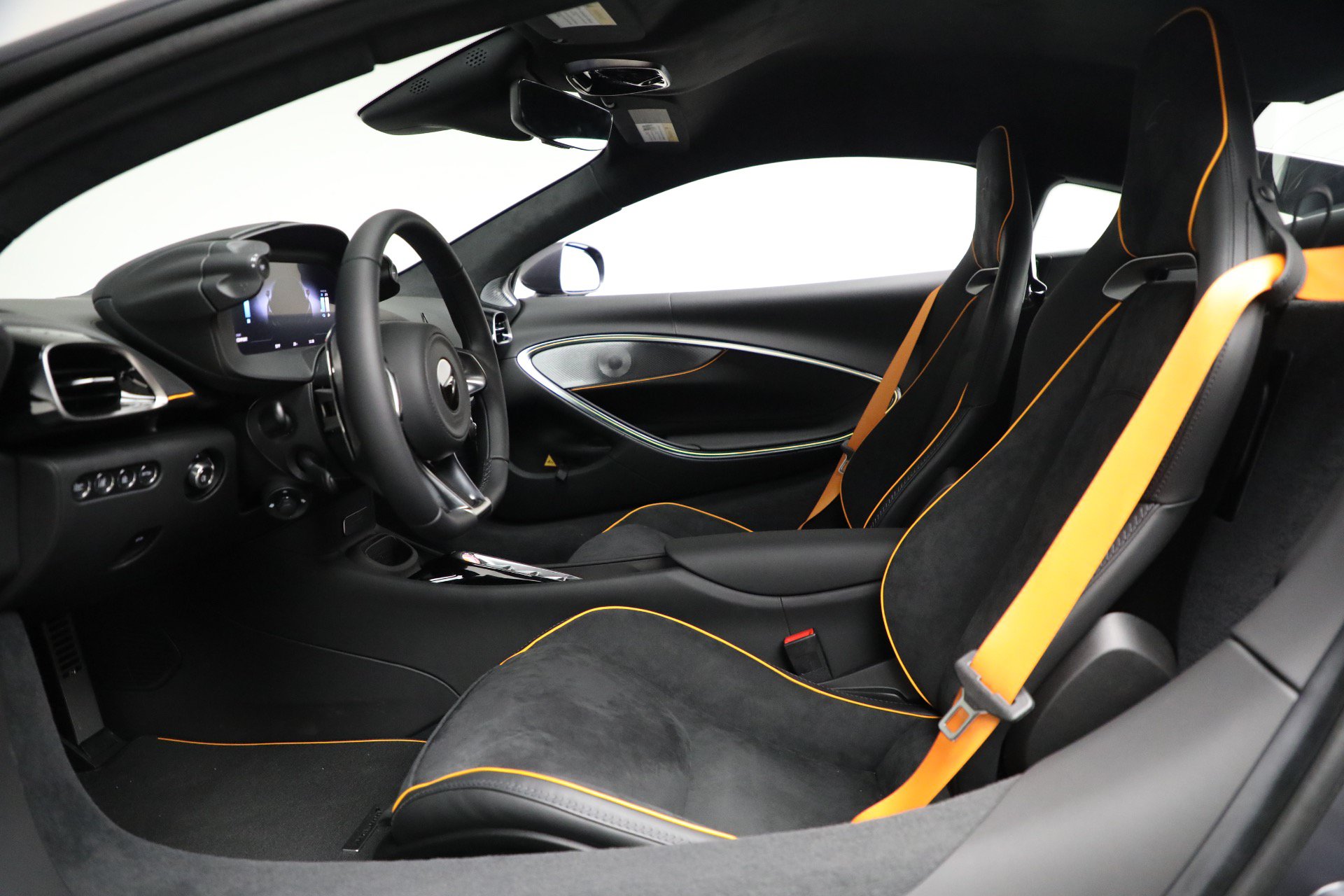 New 2025 McLaren Artura RWD image 21