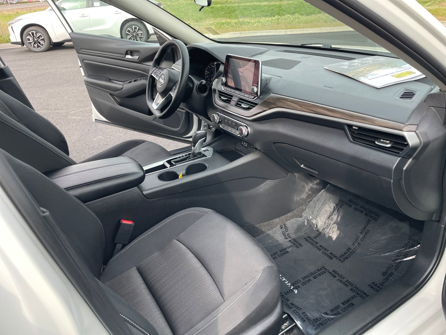 Used 2025 Nissan Altima 2.5 SV FWD image 14