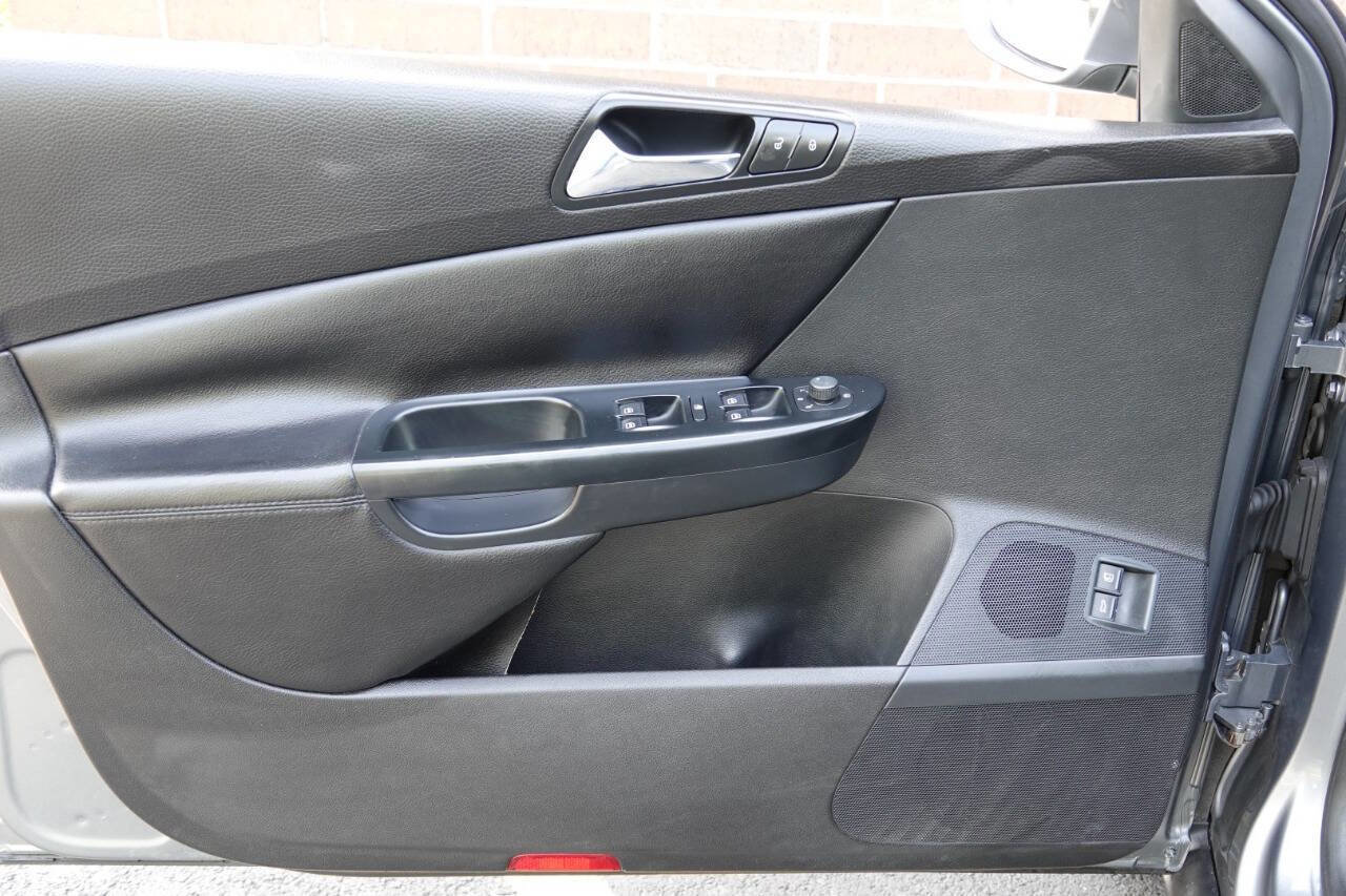 Used 2007 Volkswagen Passat 2.0T FWD image 56