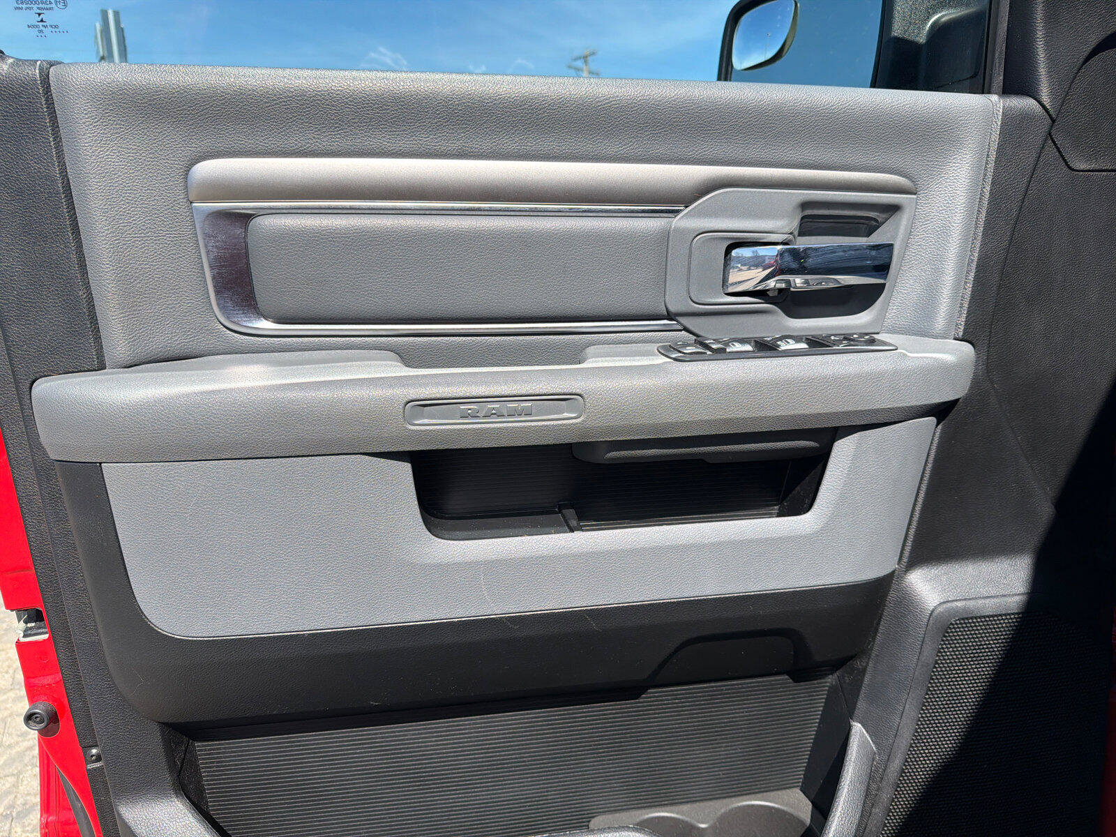 Used 2020 RAM 1500 Classic SLT w/ Luxury Group RWD image 11