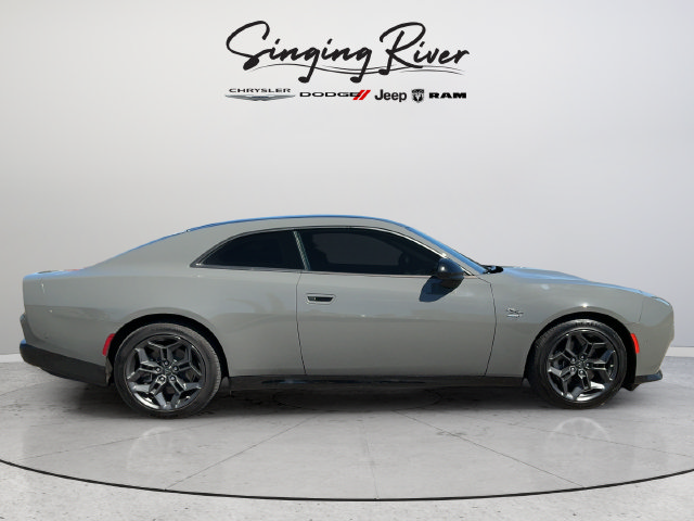 Used 2025 Dodge Charger Daytona R/T w/ Sun & Sound Package AWD/4WD image 8