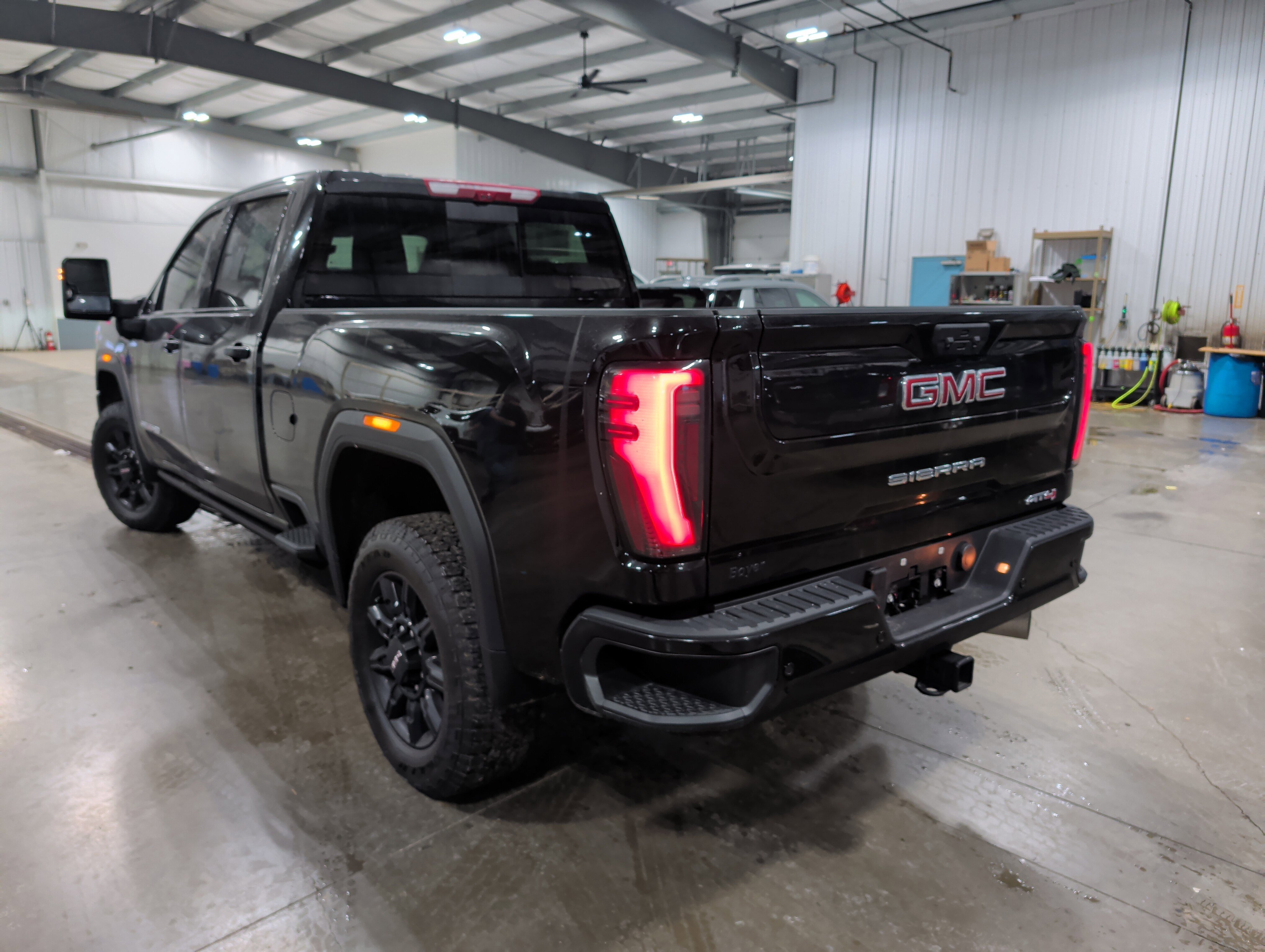 Used 2025 GMC Sierra 2500 AT4 image 4