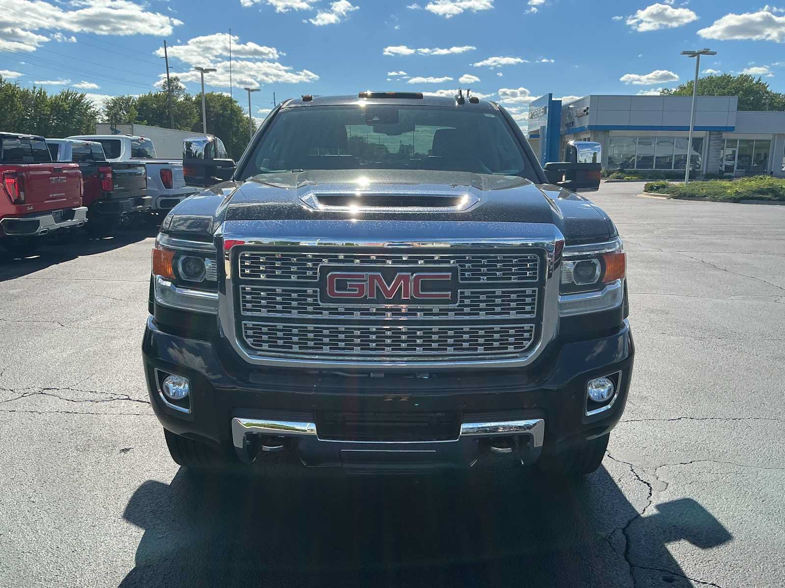 Used 2018 GMC Sierra 2500 Denali w/ Duramax Plus Package AWD/4WD image 2