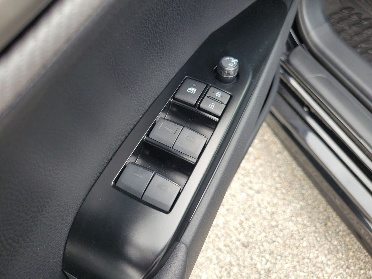 Used 2026 Toyota Camry SE FWD image 15