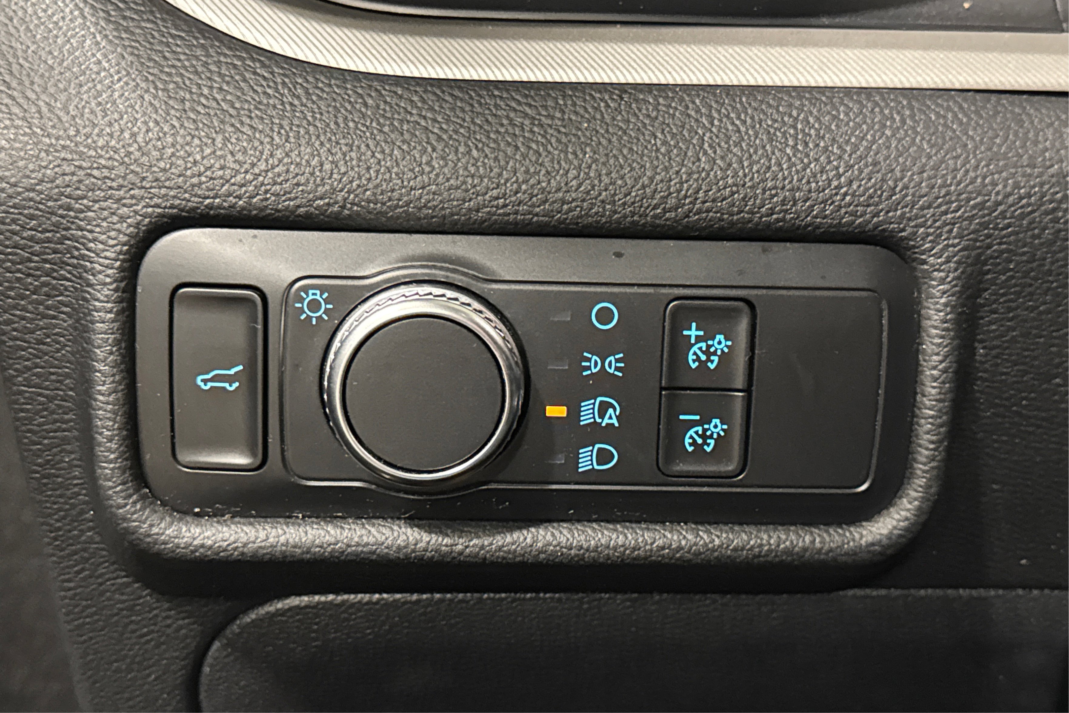 Used 2020 Ford Explorer XLT w/ Comfort Package AWD/4WD image 20