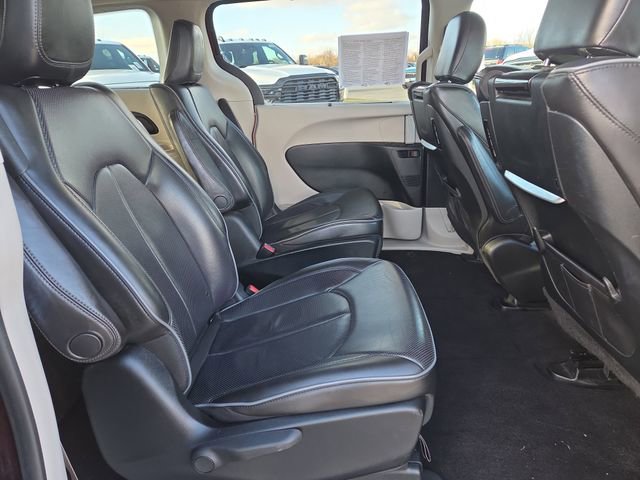 Used 2018 Chrysler Pacifica Limited image 34