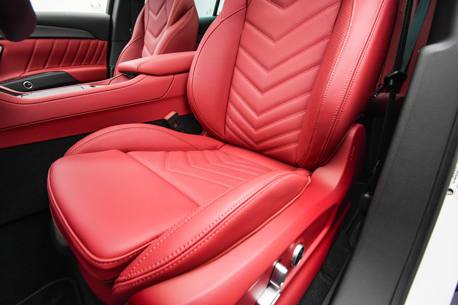 Used 2025 Maserati Grecale Modena AWD/4WD image 51