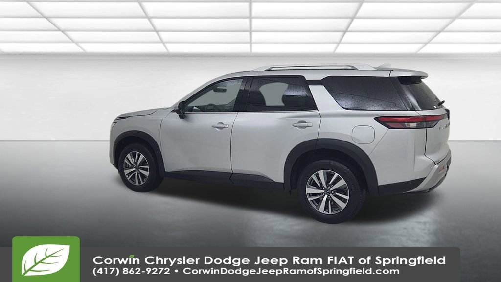 Used 2025 Nissan Pathfinder SL image 10