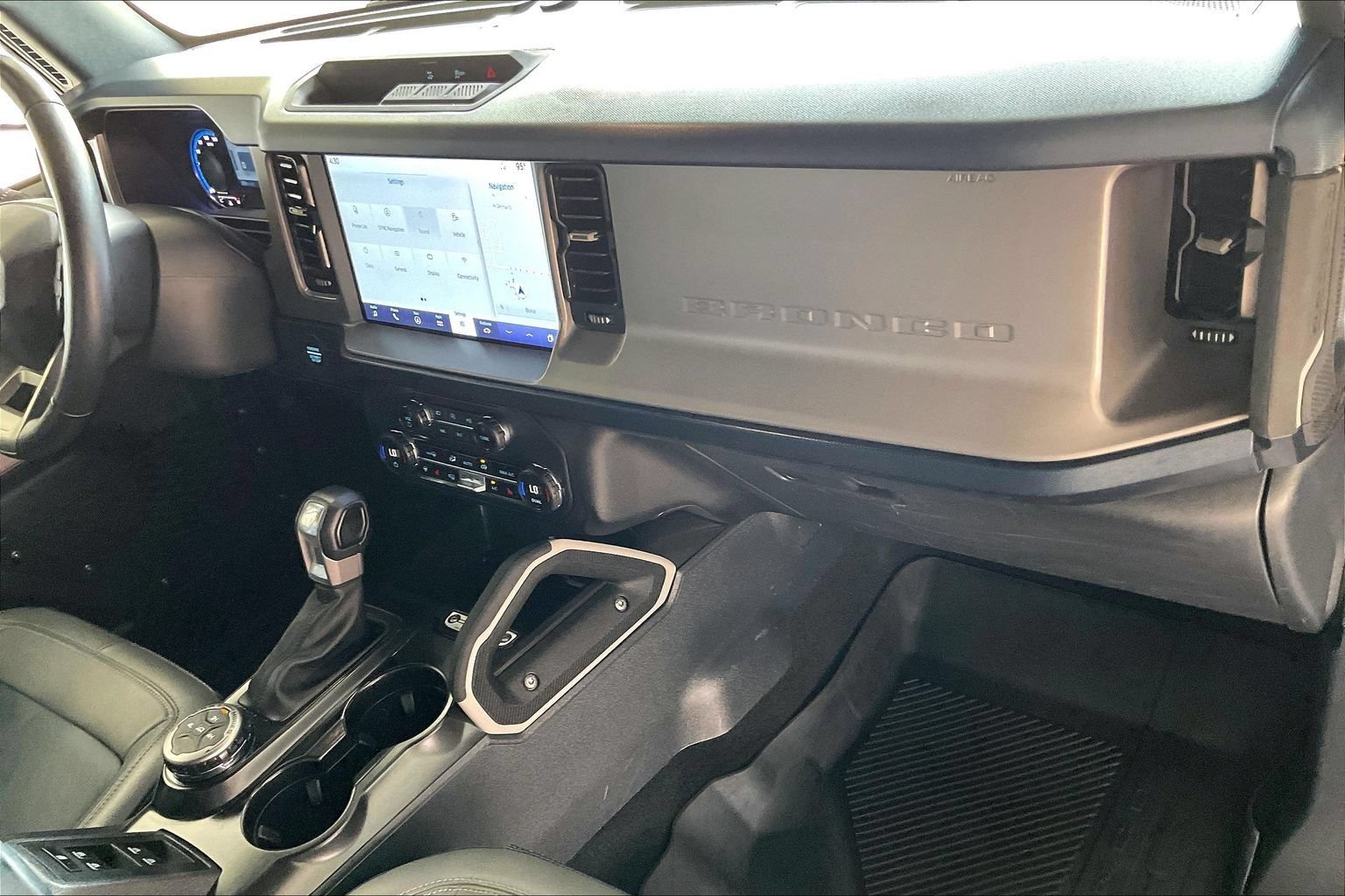 Used 2023 Ford Bronco Outer Banks AWD/4WD image 22