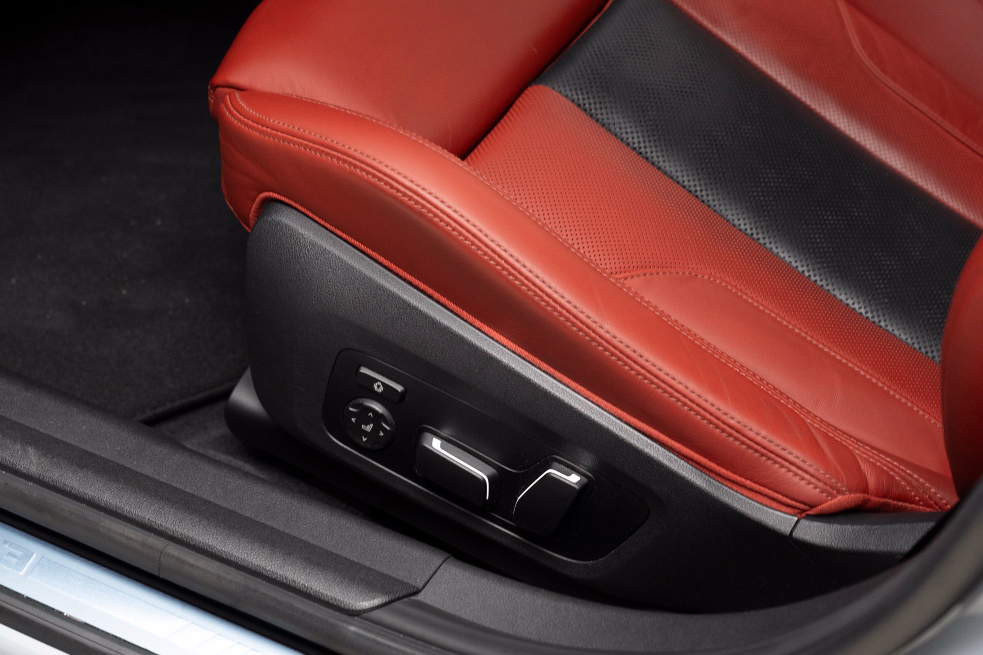 Used 2025 BMW M3 Competition w/ Executive Package RWD image 22