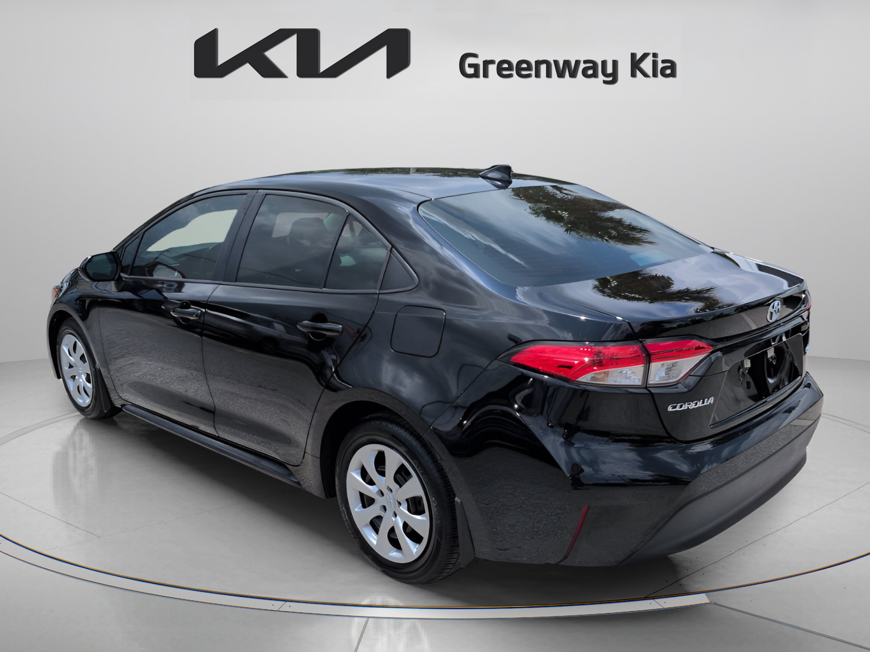 Used 2025 Toyota Corolla LE FWD image 7