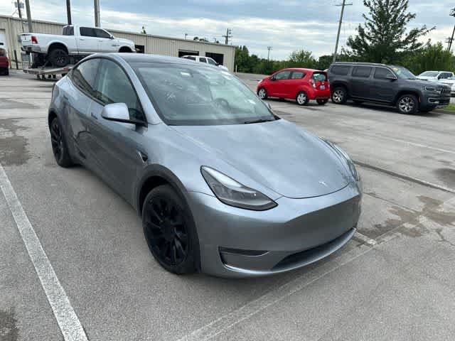 Used 2024 Tesla Model Y Long Range AWD/4WD image 12