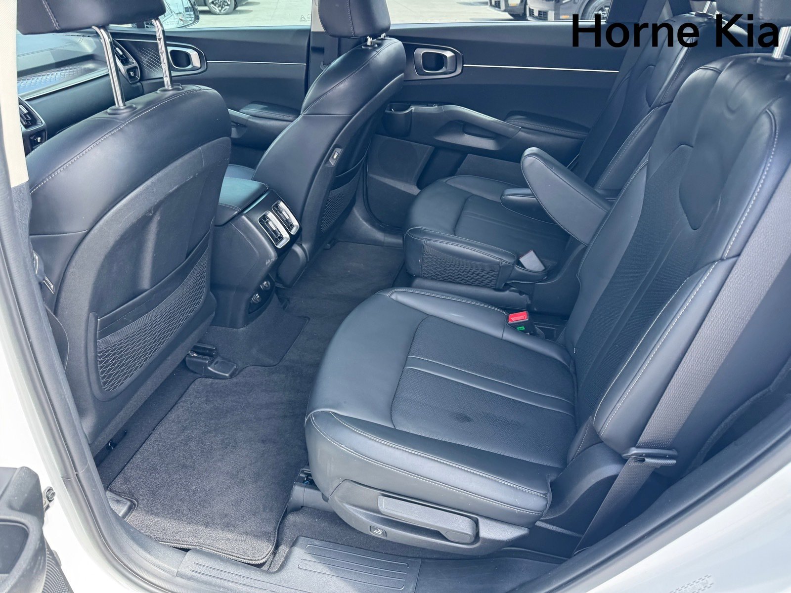 Certified 2022 Kia Sorento EX w/ Panoramic Sunroof Package image 11