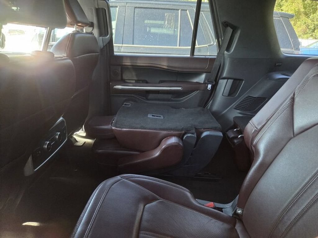 Used 2023 Ford Expedition Limited RWD image 4