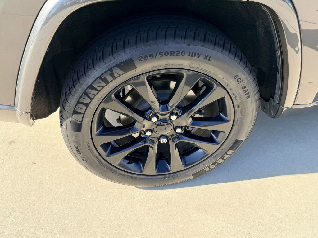 Used 2019 Jeep Grand Cherokee Altitude image 11