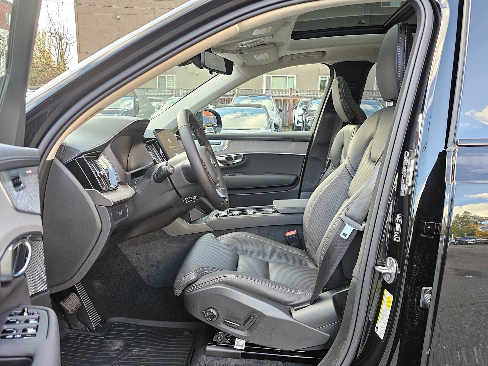 New 2026 Volvo XC90 B6 Ultra w/ Lounge Package image 17