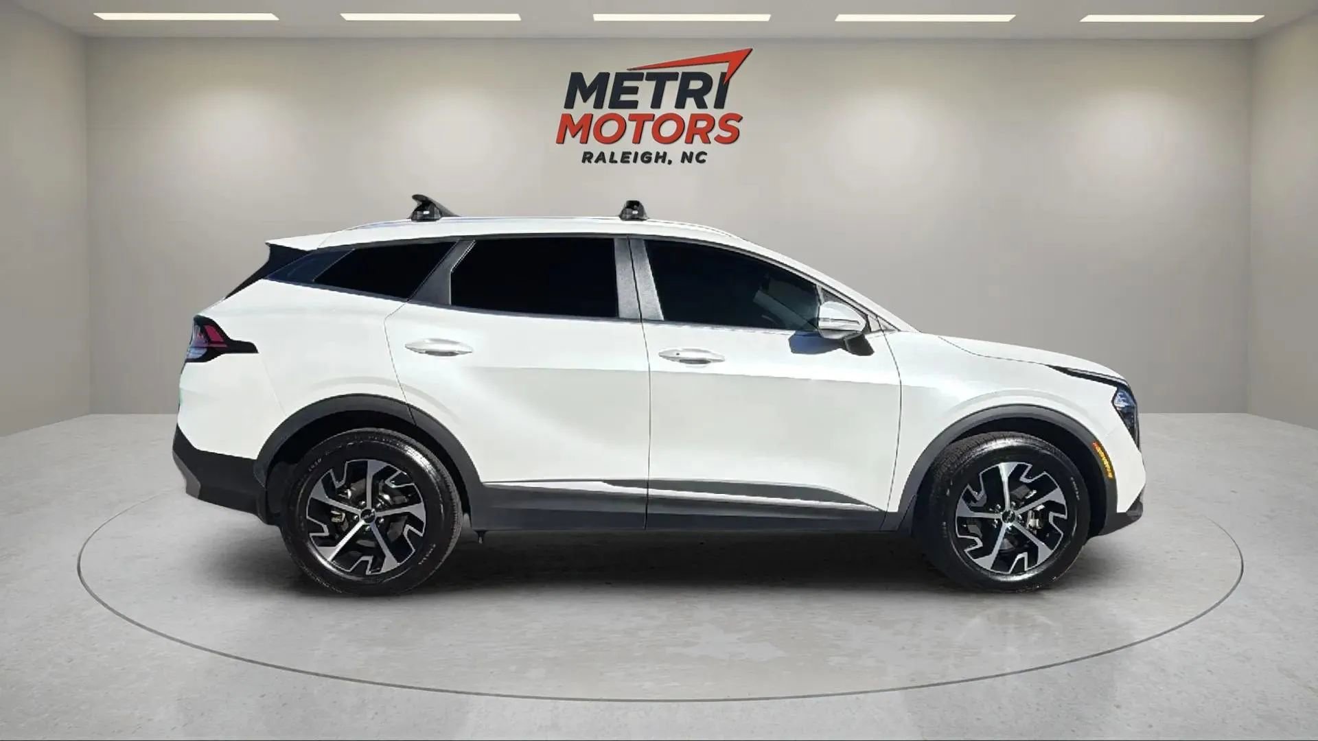 Used 2023 Kia Sportage EX image 4
