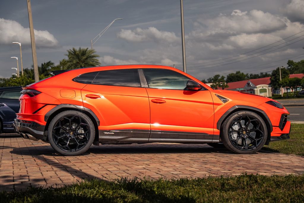 Used 2024 Lamborghini Urus Performante AWD/4WD image 6