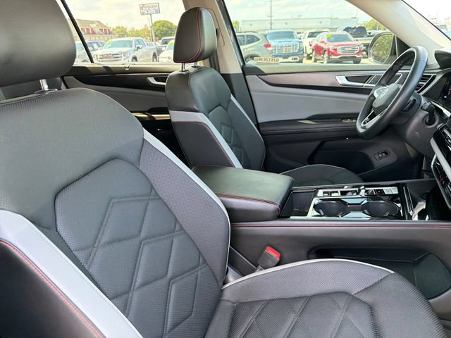 Used 2024 Volkswagen Atlas Peak Edition SE AWD/4WD image 25