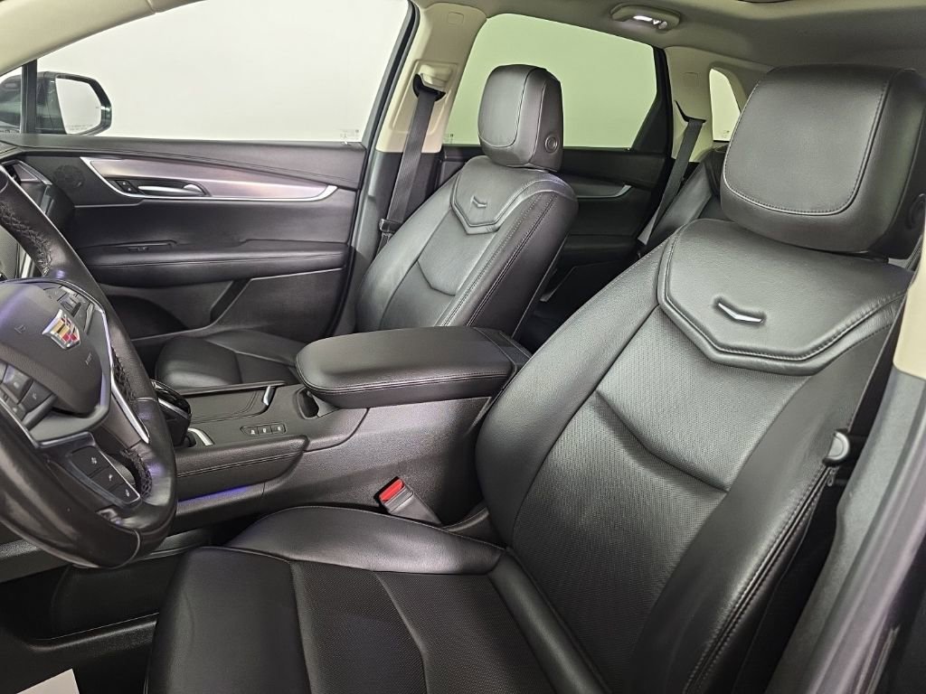 Used 2018 Cadillac XT5 Luxury w/ Driver Awareness Package AWD/4WD image 16