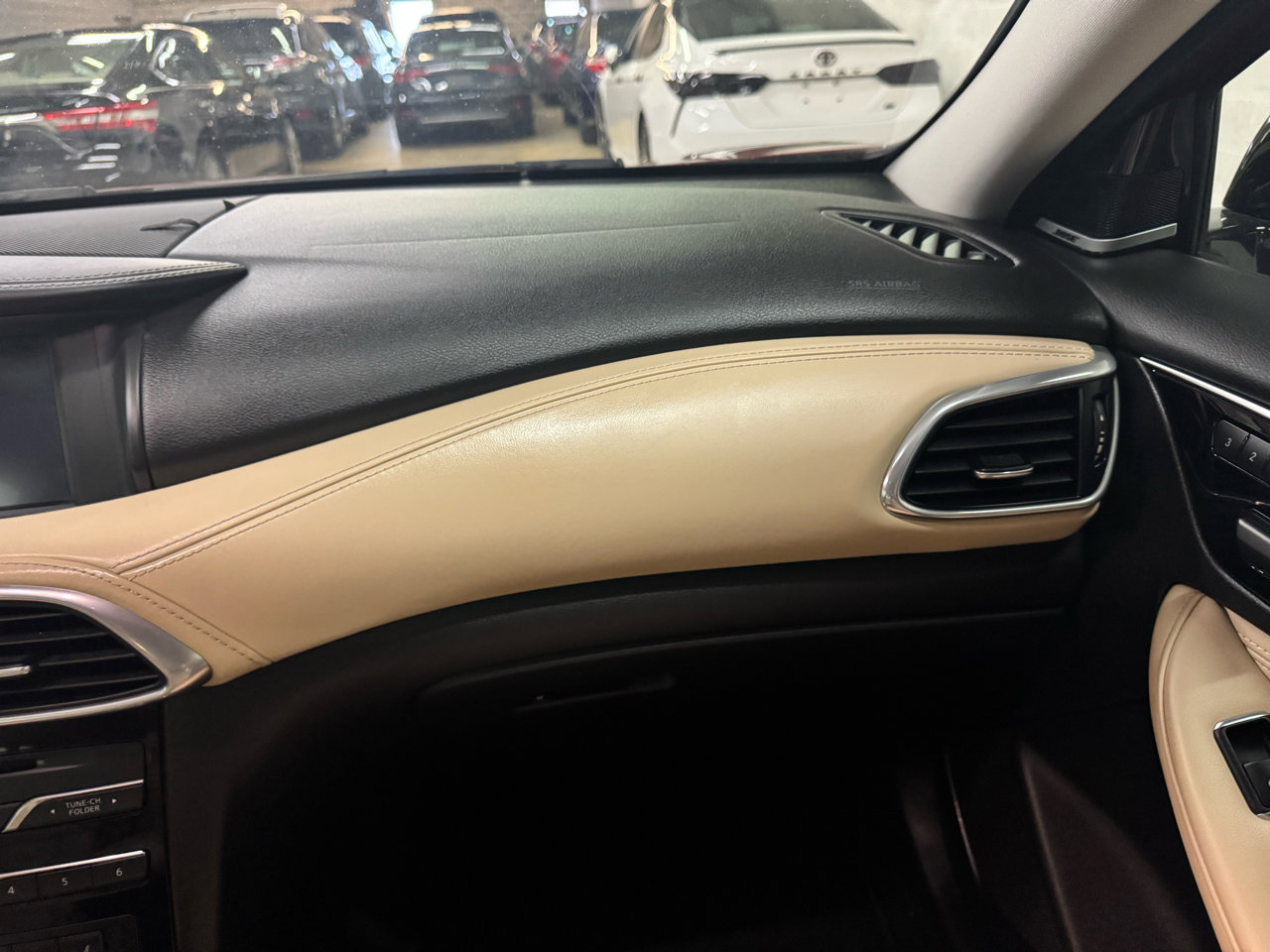 Used 2018 INFINITI QX30 Premium w/ Navigation Package image 19