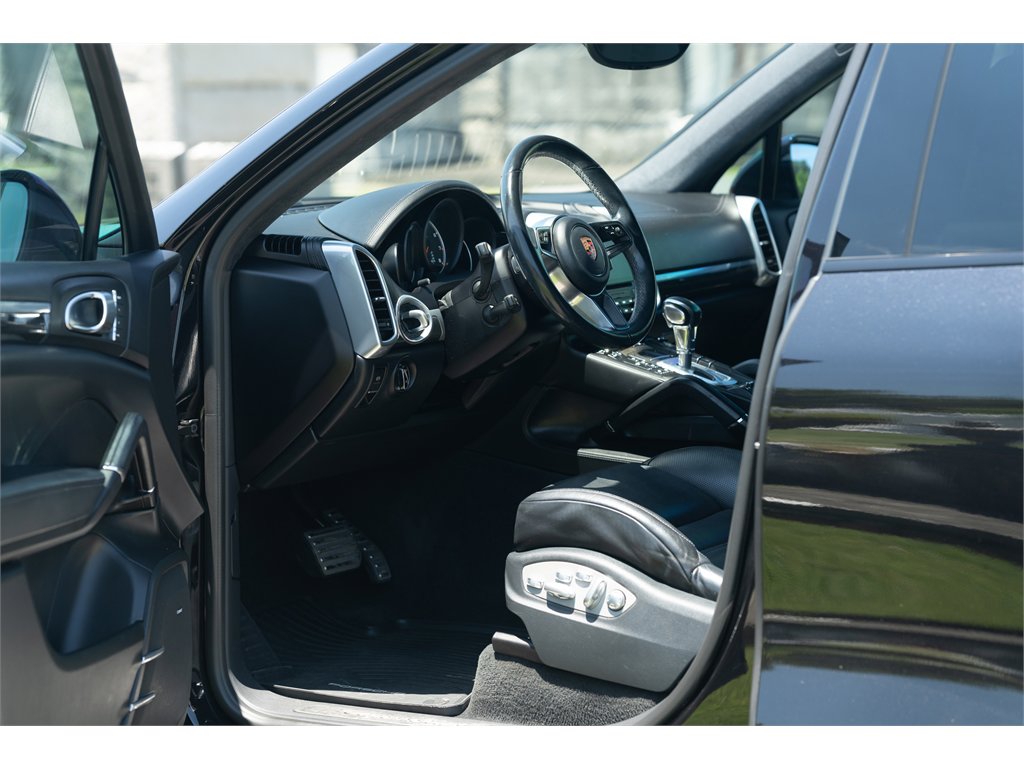 Used 2017 Porsche Cayenne image 10