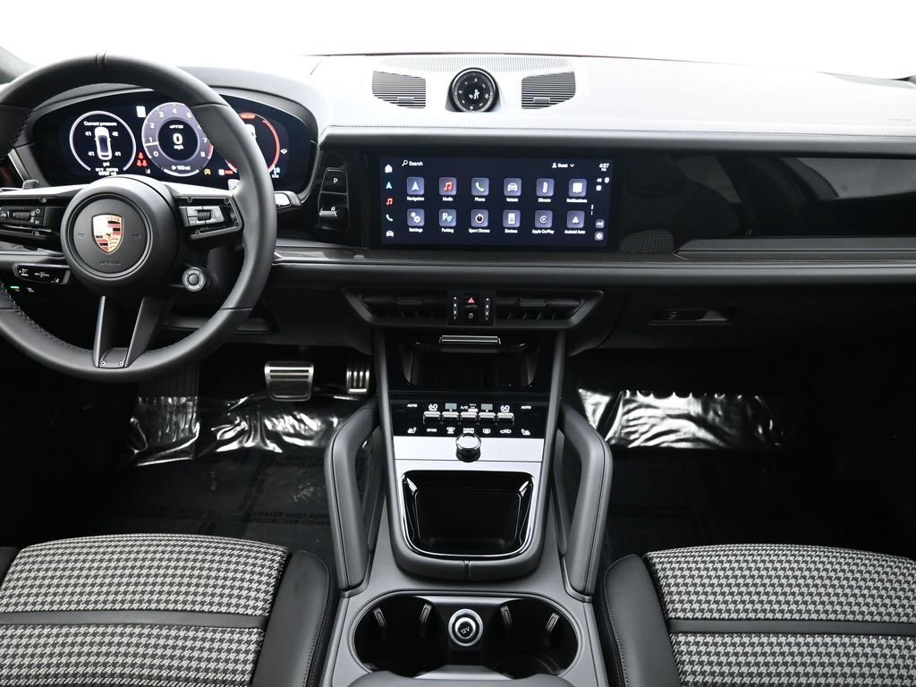 Certified 2025 Porsche Cayenne GTS image 6