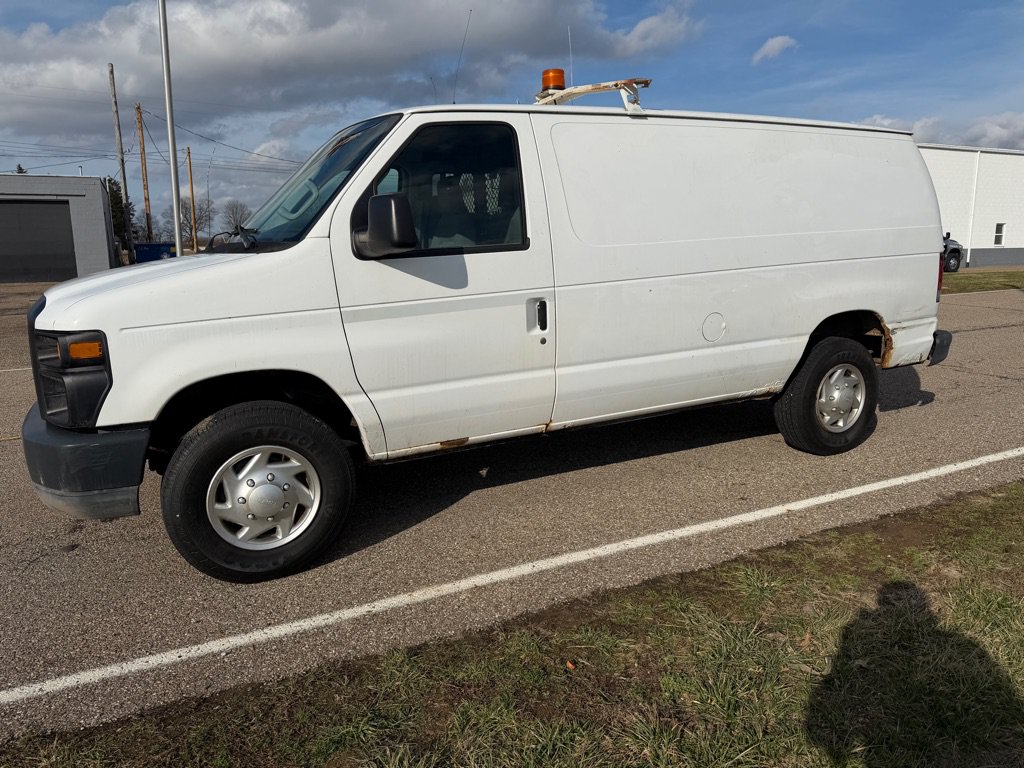 Used 2011 Ford E-250 and Econoline 250 w/ PWR Group RWD image 3