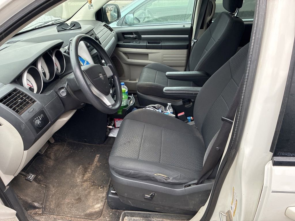 Used 2010 Dodge Grand Caravan SE image 11