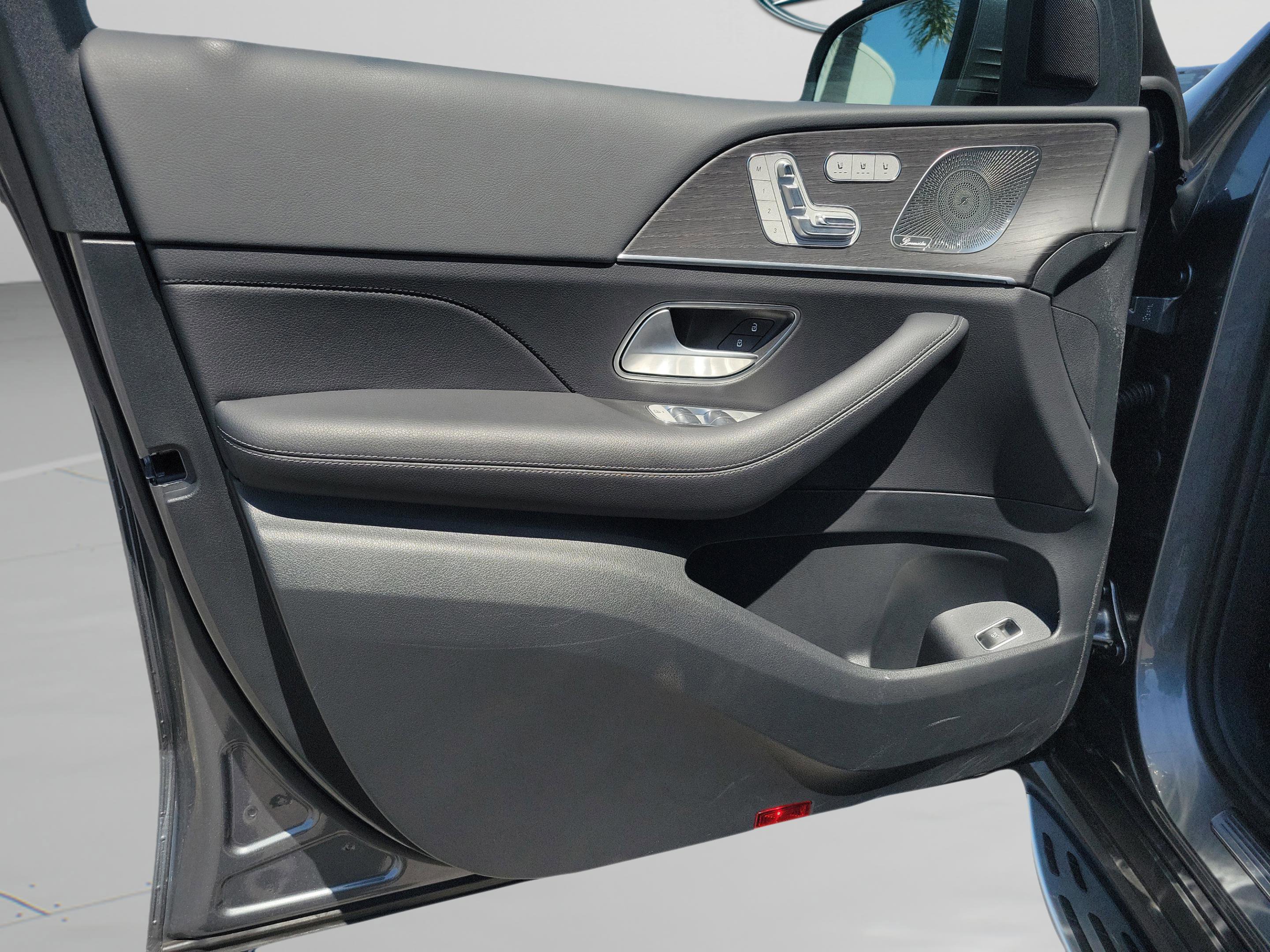 Used 2026 Mercedes-Benz GLS 450 4MATIC image 17