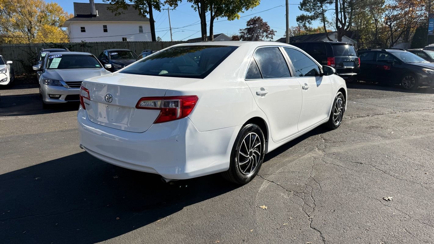 Used 2014 Toyota Camry L image 5