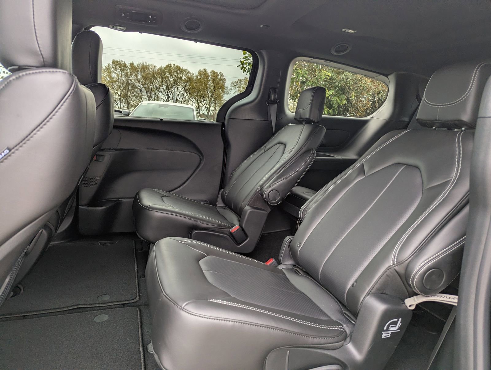 New 2026 Chrysler Pacifica Select image 17