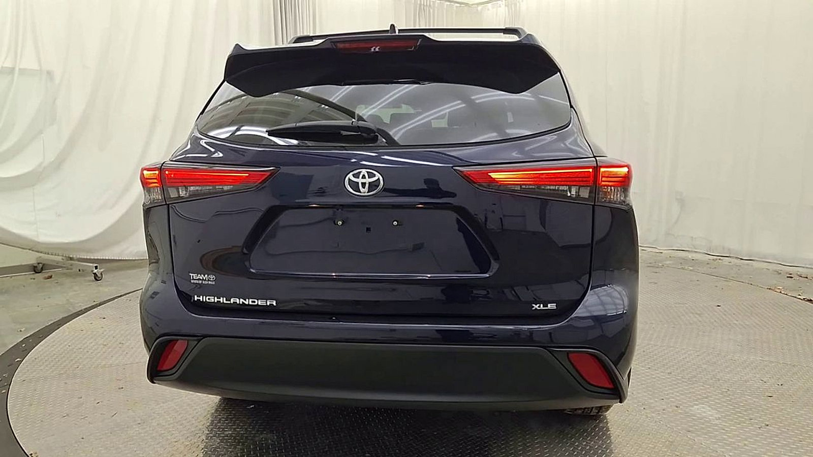 Certified 2023 Toyota Highlander XLE image 2