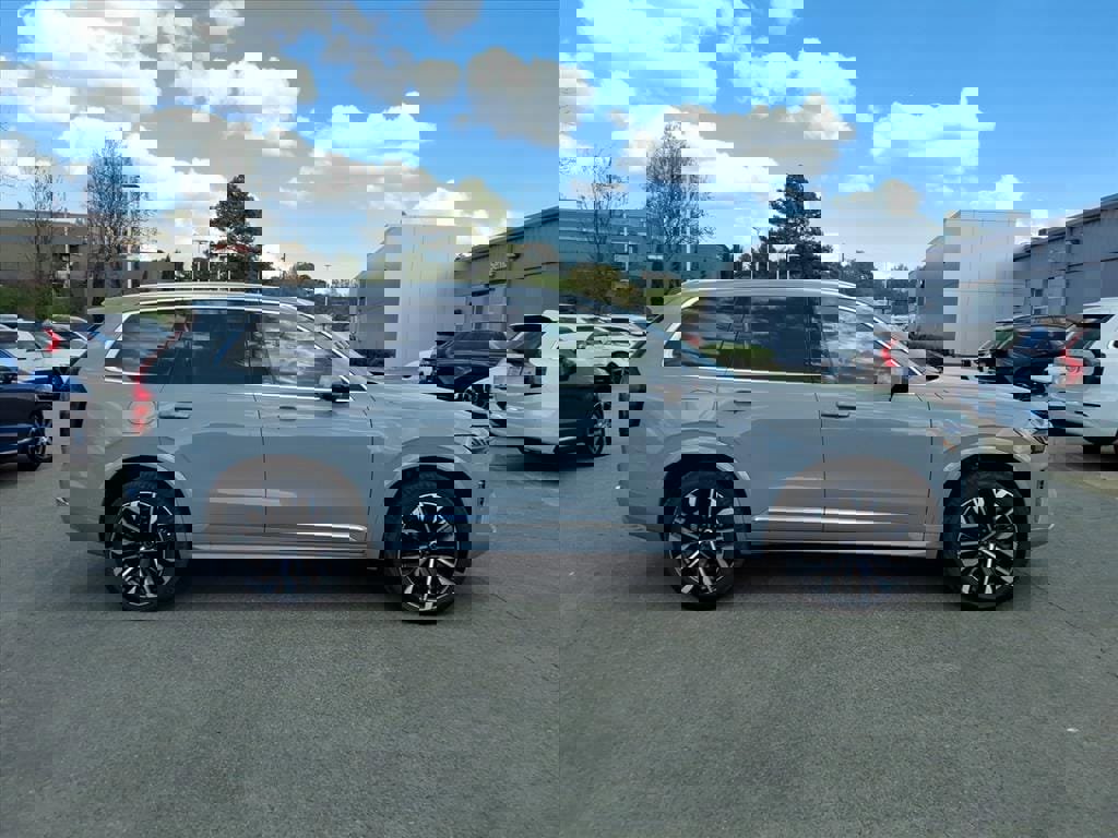 New 2026 Volvo XC90 T8 Ultra w/ Protection Package Premier image 2