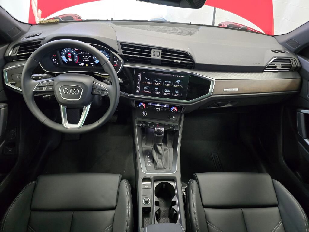New 2025 Audi Q3 2.0T Premium image 17