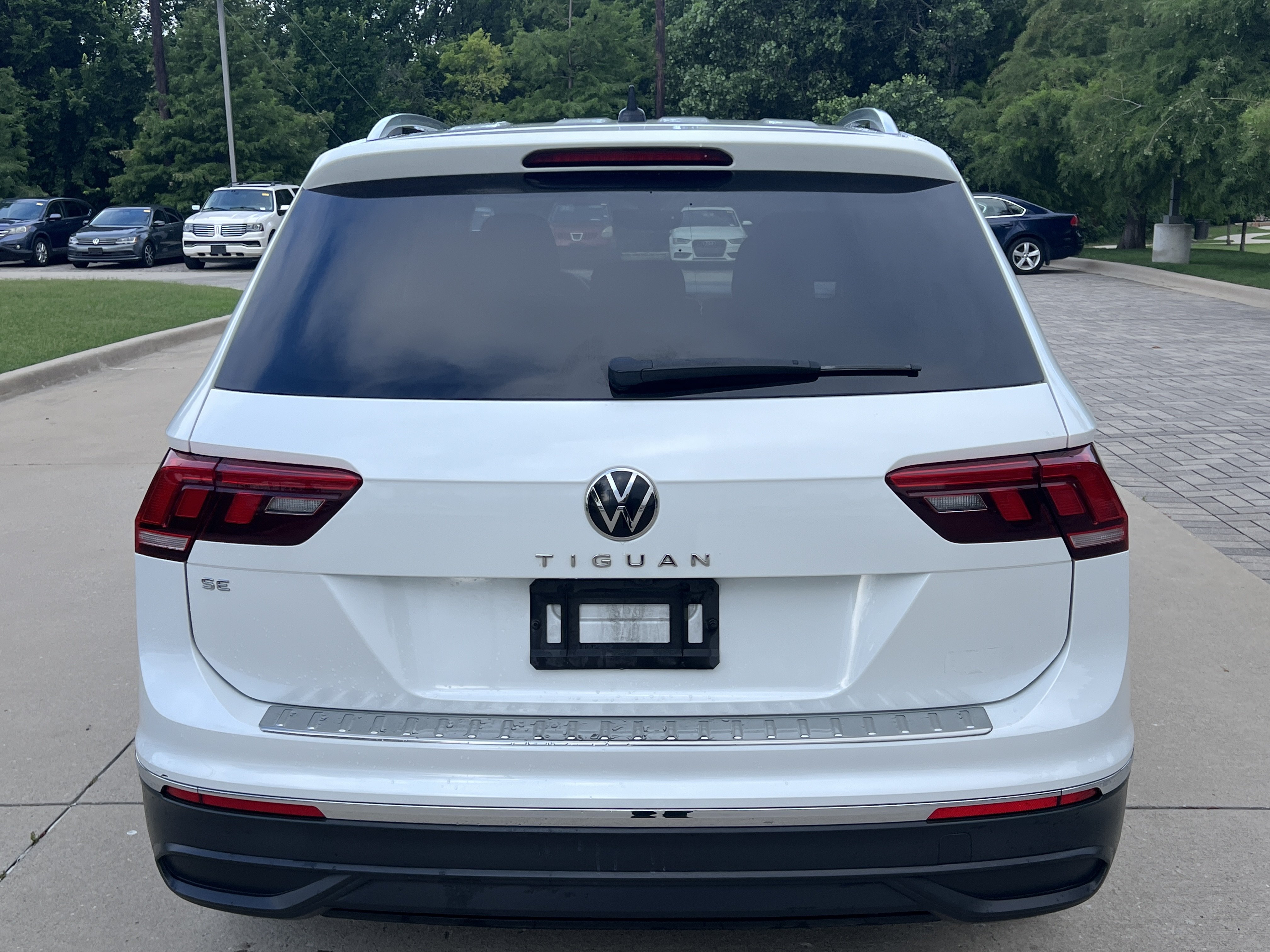 Certified 2023 Volkswagen Tiguan SE w/ Panoramic Sunroof Package FWD image 9